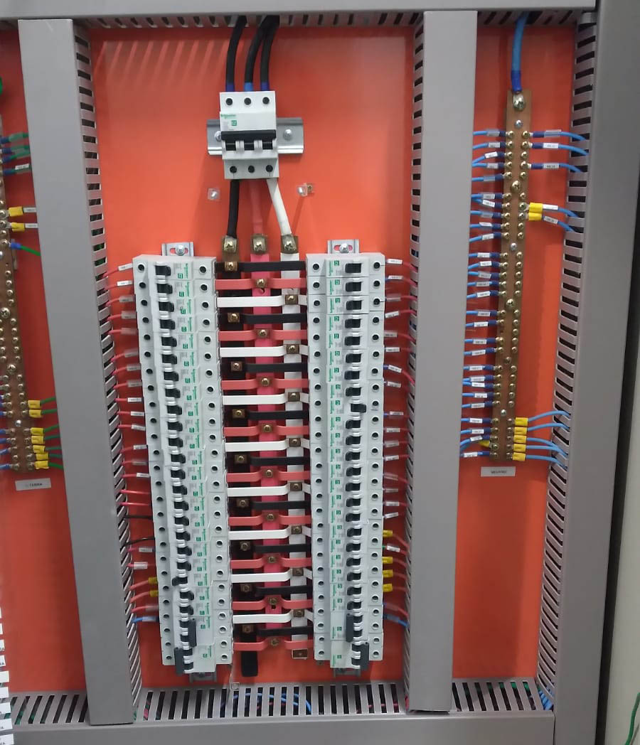 Manutenção Preventiva e Corretiva para Quadro de Distribuição Trifásico